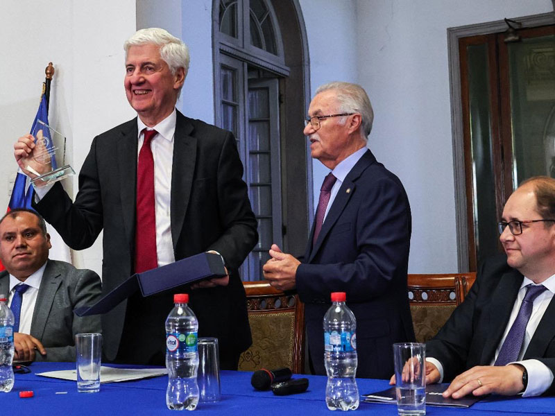 Director del SII se reunió con Colegio de Contadores de Chile para abordar sus inquietudes y fortalecer trabajo conjunto